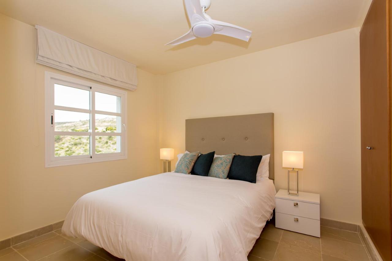 Вилла Manilva Townhouse With Spectacular Views Of Gibraltar Экстерьер фото