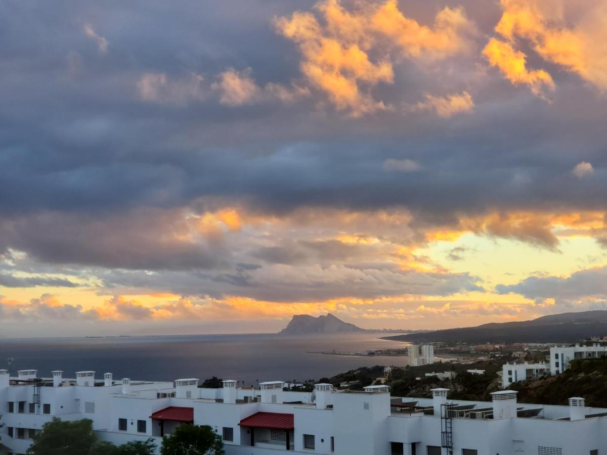 Вилла Manilva Townhouse With Spectacular Views Of Gibraltar Экстерьер фото